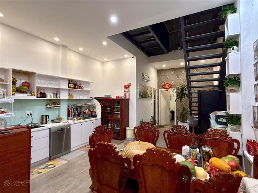 Bán nhà 2 tầng mặt tiền lê cảnh tuân 118m2 nội thất 2pn, 2wc, có sân oto thoải mái giá 8ty9 tl