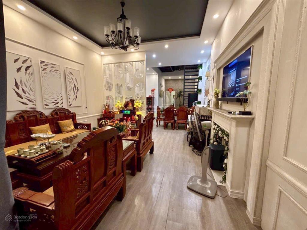 Bán nhà 2 tầng mặt tiền lê cảnh tuân 118m2 nội thất 2pn, 2wc, có sân oto thoải mái giá 8ty9 tl