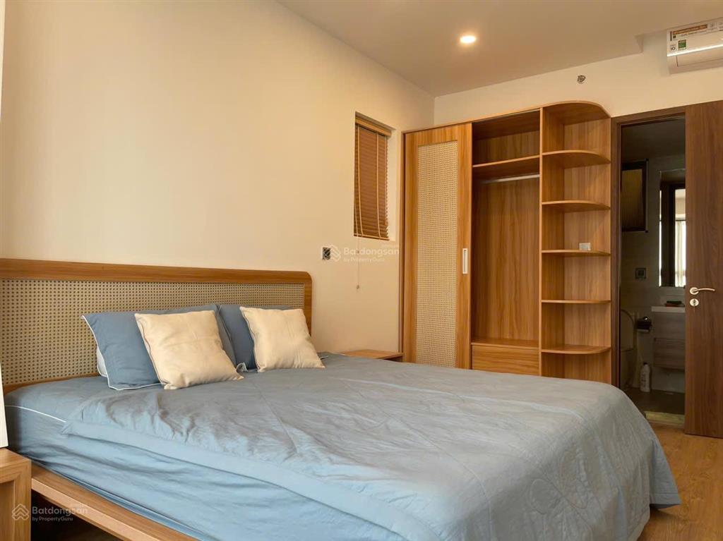 Bán gấp căn hộ midtown phú mỹ hưng 2pn, có ô xe định danh, giá tốt 9.5 tỷ