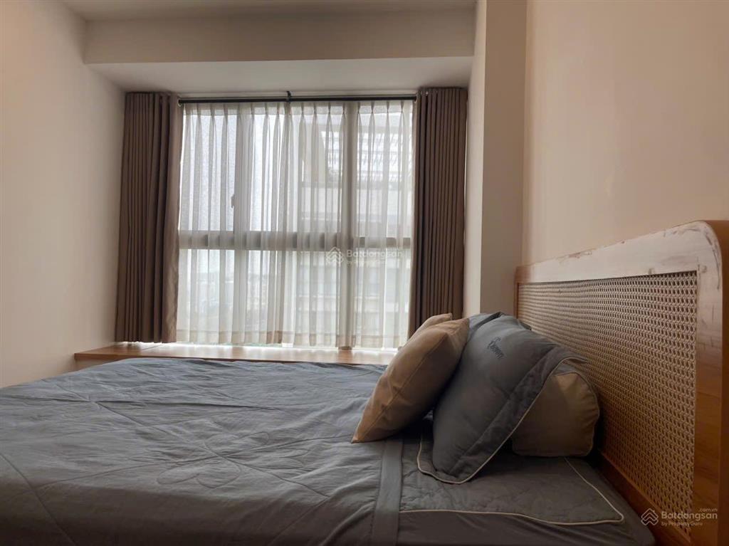 Bán gấp căn hộ midtown phú mỹ hưng 2pn, có ô xe định danh, giá tốt 9.5 tỷ