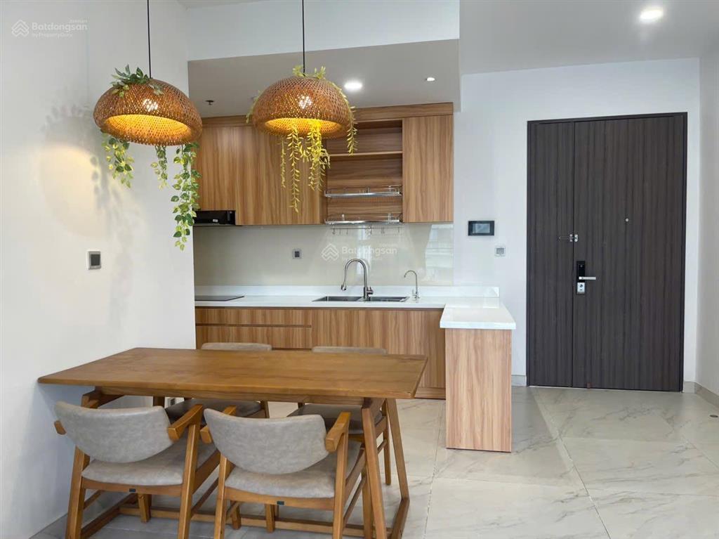 Bán gấp căn hộ midtown phú mỹ hưng 2pn, có ô xe định danh, giá tốt 9.5 tỷ