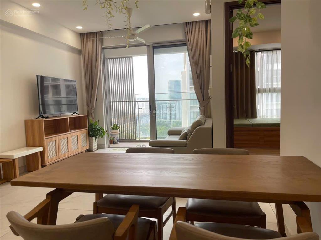 Bán gấp căn hộ midtown phú mỹ hưng 2pn, có ô xe định danh, giá tốt 9.5 tỷ