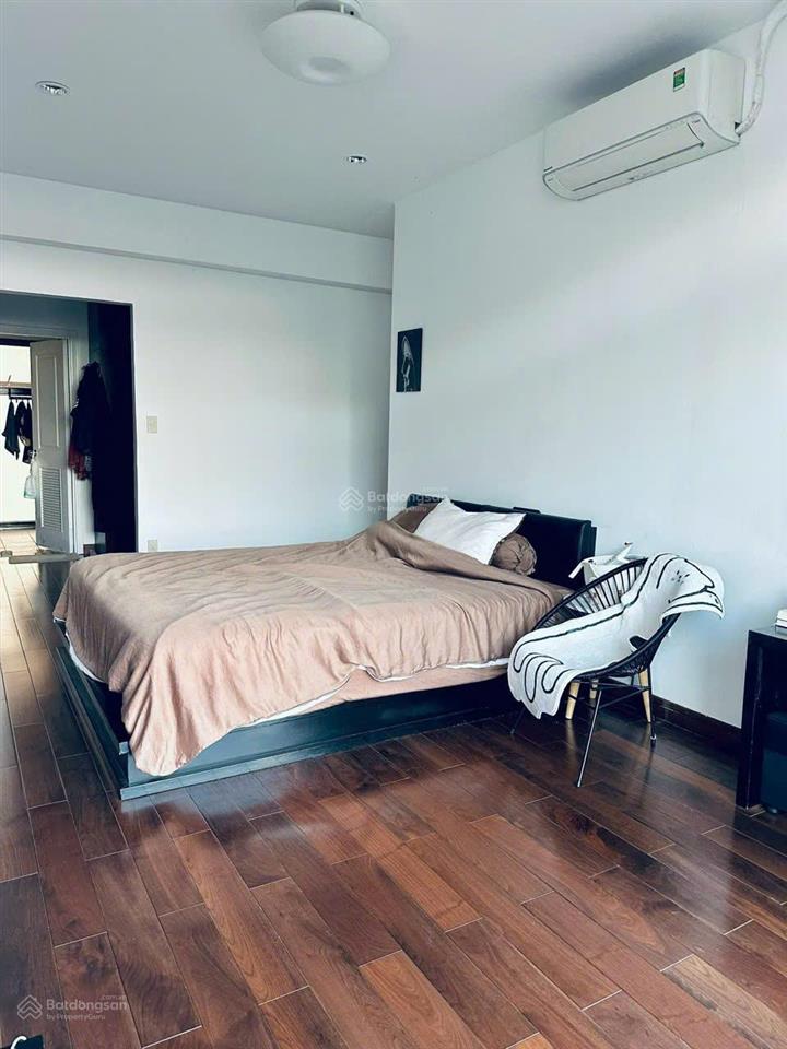 Bán gấp căn hộ chung cư tại garden court 2, giá siêu hời 12 tỷ, 136 m2, p tân phong, q7, hcm