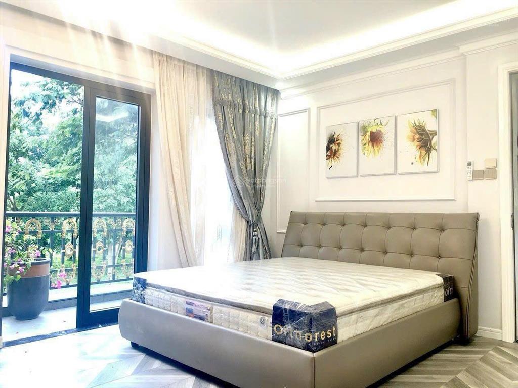 Cho thuê biệt thự phú mỹ hưng 15x18m 6pn hầm thang máy hồ bơi giá 130 triệu/tháng