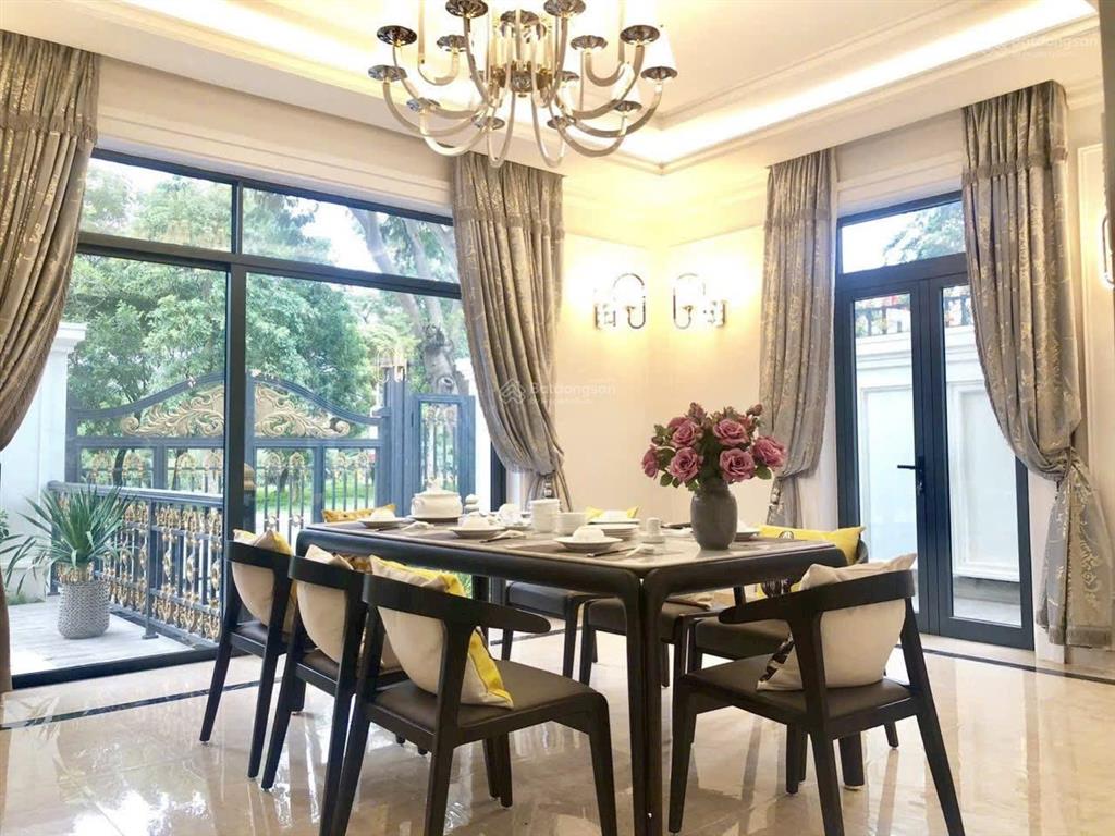 Cho thuê biệt thự phú mỹ hưng 15x18m 6pn hầm thang máy hồ bơi giá 130 triệu/tháng