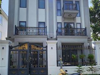 Cho thuê biệt thự phú mỹ hưng 15x18m 6pn hầm thang máy hồ bơi giá 130 triệu/tháng