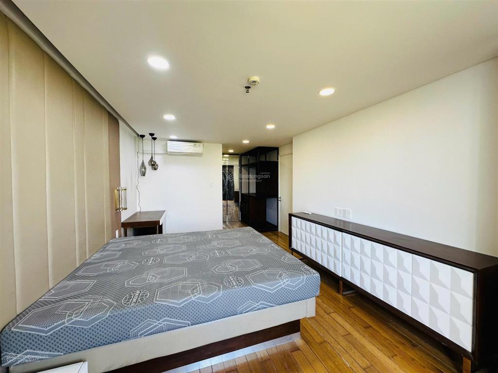 Bán nhanh ch m6 98m căn góc 2 ban công 2pn 8,8 tỷ, đang hđ 23tr/th