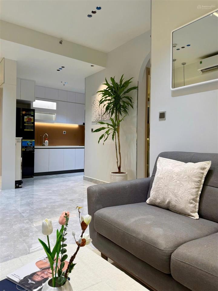 Cho thuê midtown m8 82m2, 2pn, lầu cao view biệt thự, có ô xe hầm, giá 23tr/th