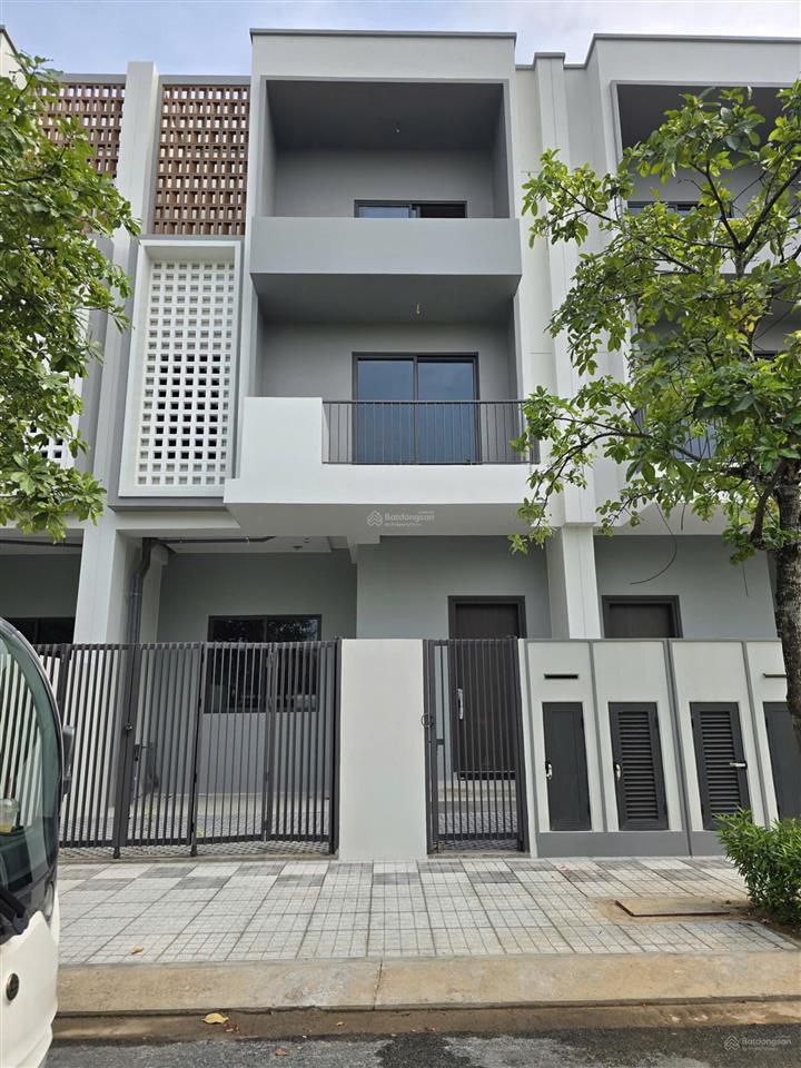 Cho thuê nhà phố liền kề the meadow, cho thuê nhà thô giá chỉ 7,5tr/th nếu ký hđ lâu hơn sẽ giảm