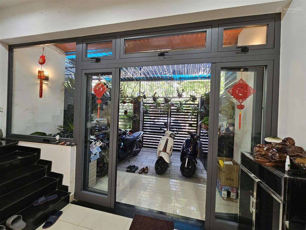 Cho thuê nhà nguyên căn, sạch đẹp, kdc dân trí cao, gần biển, gần sông, đối diện công viên rất đẹp