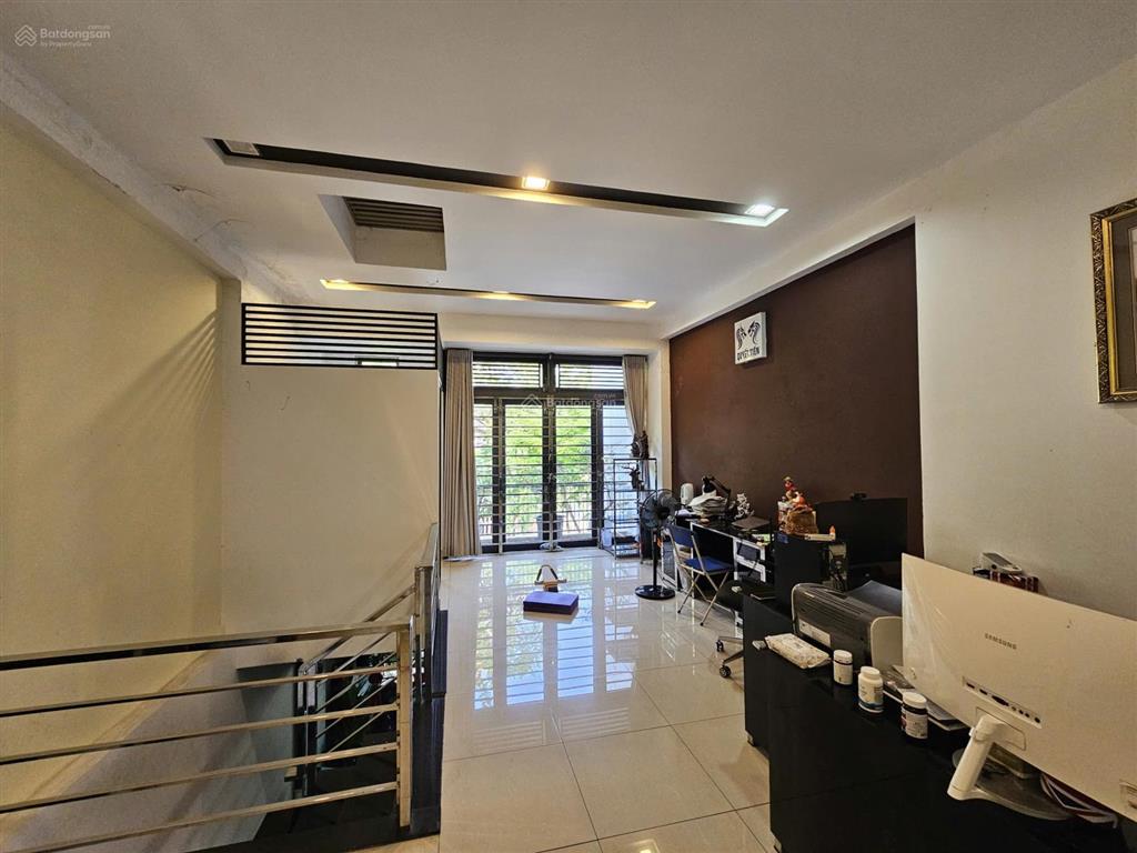 Cho thuê nhà nguyên căn, sạch đẹp, kdc dân trí cao, gần biển, gần sông, đối diện công viên rất đẹp