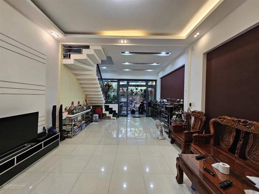 Cho thuê nhà nguyên căn, sạch đẹp, kdc dân trí cao, gần biển, gần sông, đối diện công viên rất đẹp