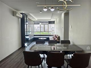 Hot ! căn hộ 2pn cao cấp, full nt, new 95%. ngay trung tâm, nhận khách nước ngoài giá chỉ 14 triệu