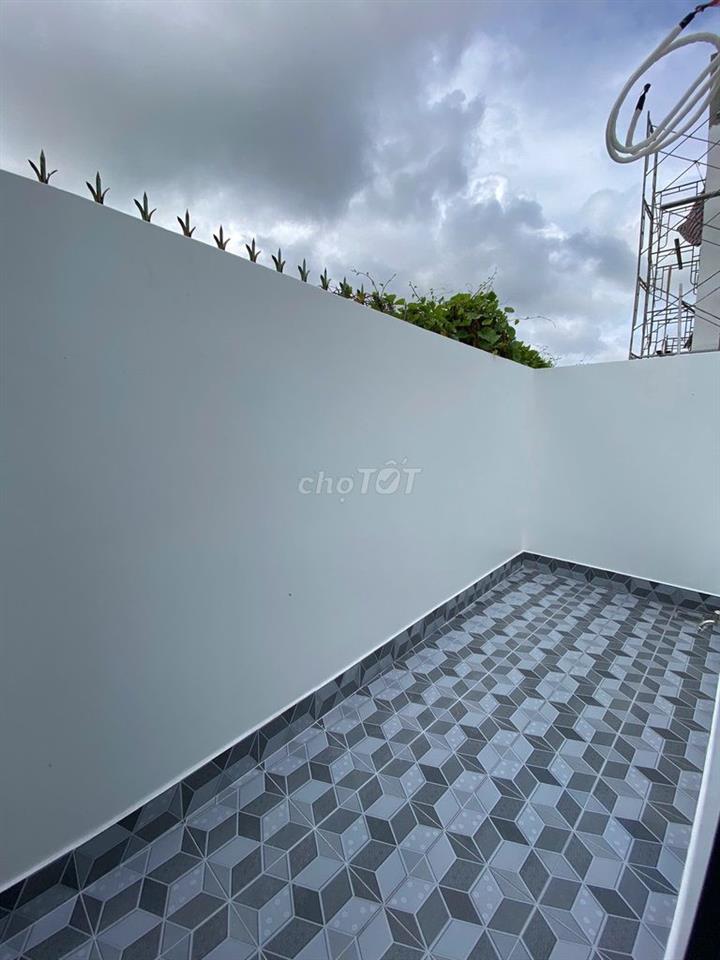 NHÀ C4 KDC HOÀNG HẢO MỚI XÂY ĐỐI DIỆN HỒ BƠI