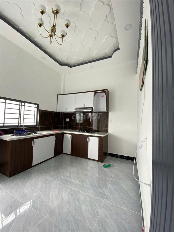 NHÀ C4 KDC HOÀNG HẢO MỚI XÂY ĐỐI DIỆN HỒ BƠI