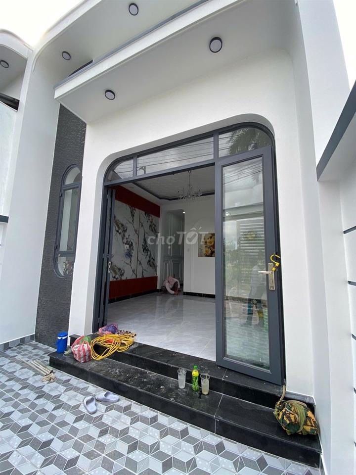 NHÀ C4 KDC HOÀNG HẢO MỚI XÂY ĐỐI DIỆN HỒ BƠI