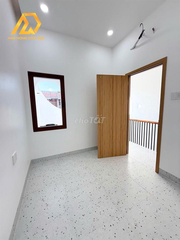 NHÀ TRỆT LẦU FULL NỘI THẤT CÁCH TTTP 1,5KM KDC ĐÔNG ĐỦ TIỆN ÍCH