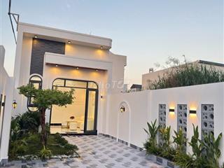 NHÀ VƯỜN FULL NỘ THẤT GÓC 2 MẶT TIỀN CÁCH TTTP 1KM