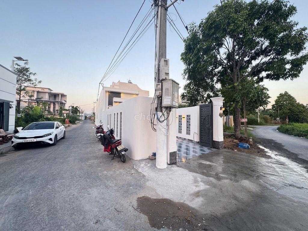 NHÀ VƯỜN FULL NỘ THẤT GÓC 2 MẶT TIỀN CÁCH TTTP 1KM