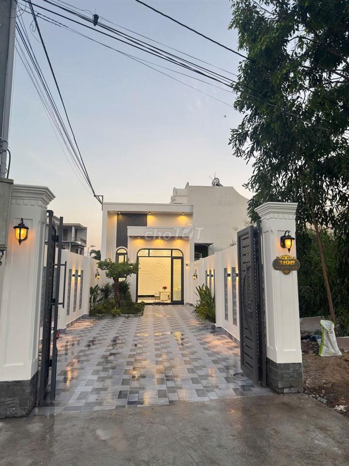 NHÀ VƯỜN FULL NỘ THẤT GÓC 2 MẶT TIỀN CÁCH TTTP 1KM