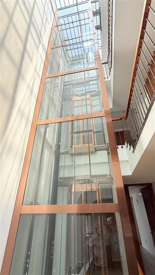 Nhà khu nam long trần trọng cung mới full nội thất và thiết bị cao cấp có thang máy 500kg