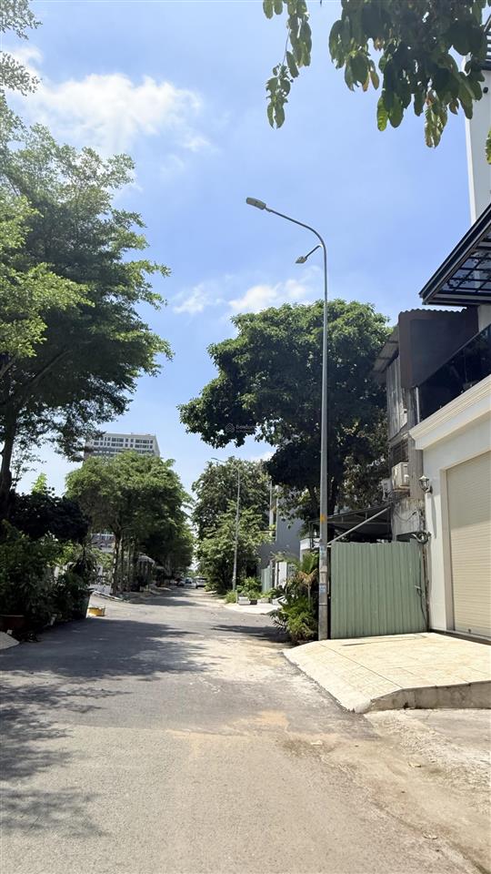 Nhà mặt tiền đường view sông giá 10,6 tỷ 90m2 x 3 tầng khu dc phú mỹ quận 7