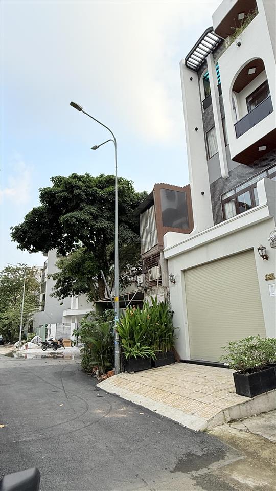 Nhà mặt tiền đường view sông giá 10,6 tỷ 90m2 x 3 tầng khu dc phú mỹ quận 7