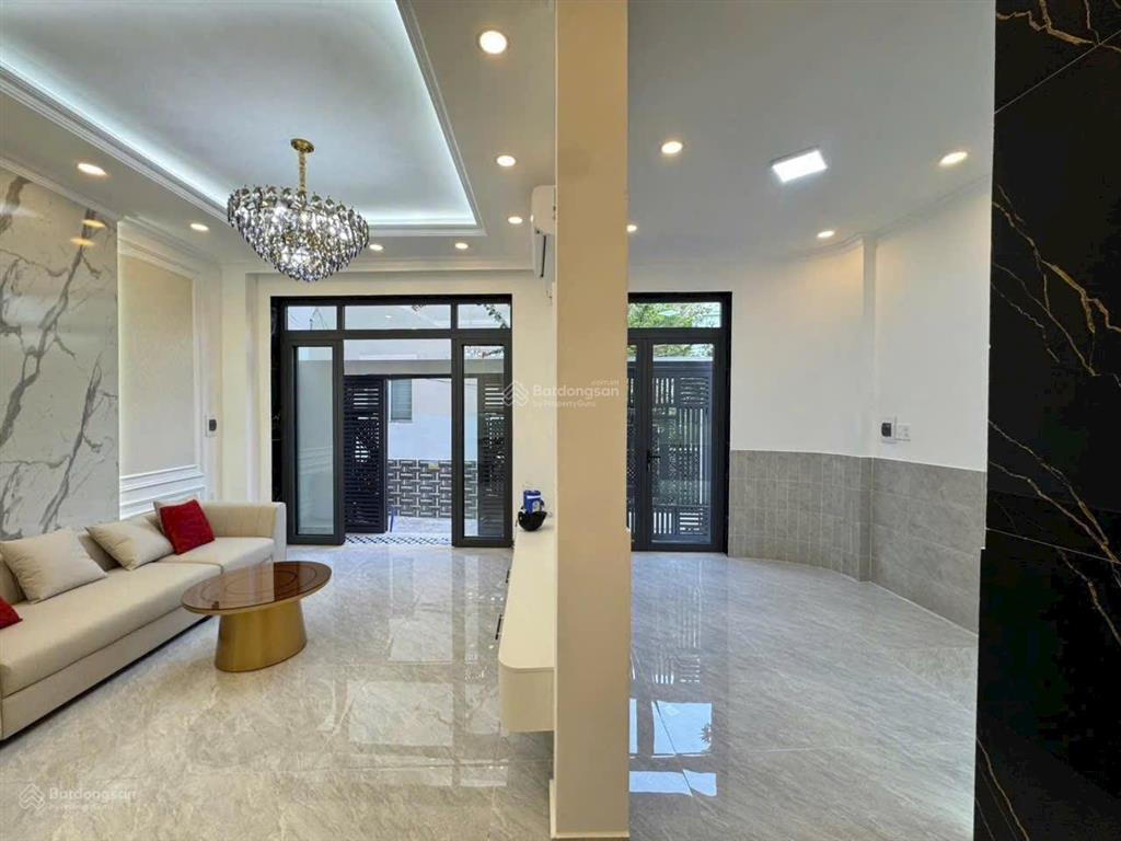 Nhà mới xây 3 tầng có thang máy 7,9tỷ ngay ngã tư huỳnh tấn phát và phú thuận
