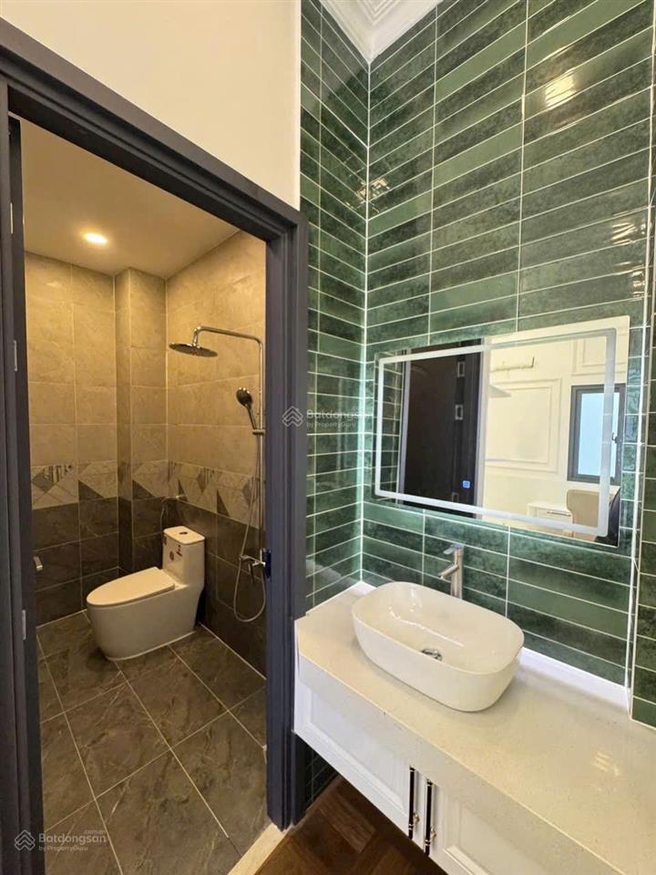Nhà mới xây 3 tầng có thang máy 7,9tỷ ngay ngã tư huỳnh tấn phát và phú thuận