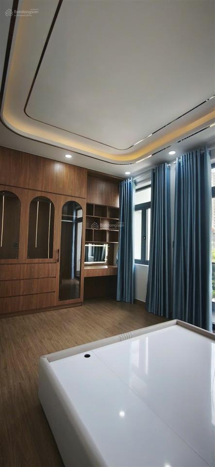 Giảm 2,5 tỷ bán nhà mặt tiền kd phú mỹ quận 7, 4 tầng có thang máy