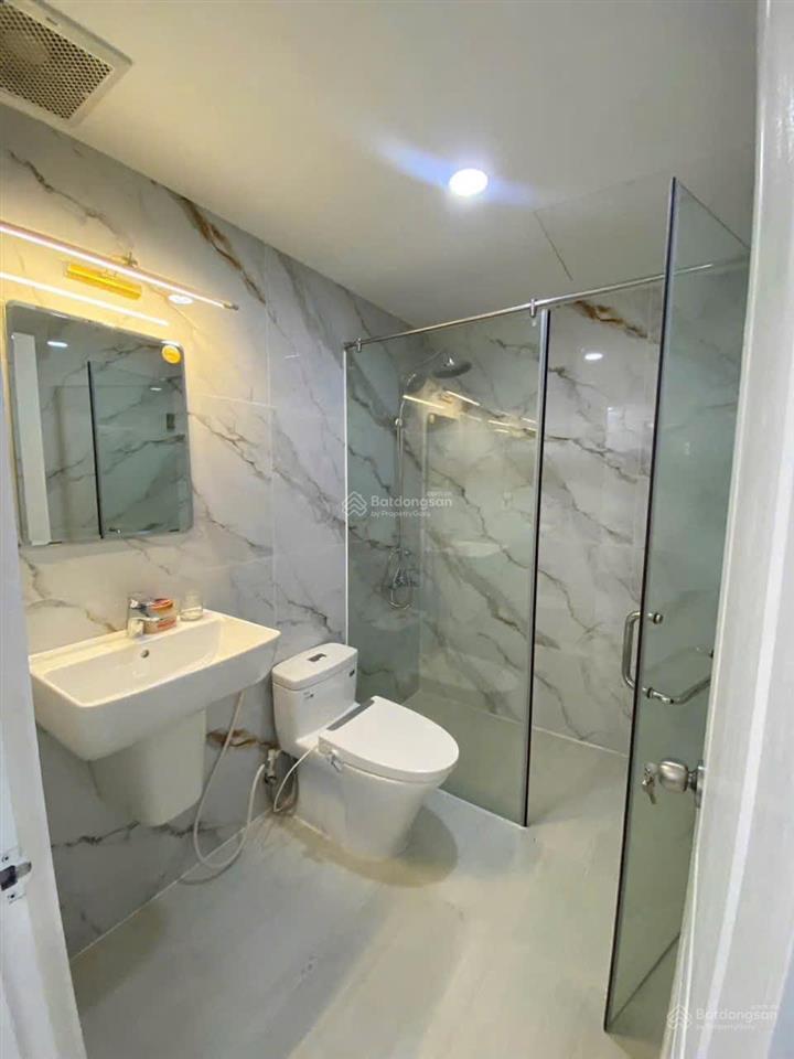 Giảm 2,5 tỷ bán nhà mặt tiền kd phú mỹ quận 7, 4 tầng có thang máy