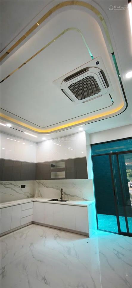 Giảm 2,5 tỷ bán nhà mặt tiền kd phú mỹ quận 7, 4 tầng có thang máy
