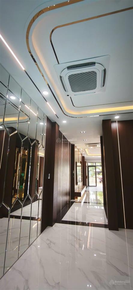 Giảm 2,5 tỷ bán nhà mặt tiền kd phú mỹ quận 7, 4 tầng có thang máy