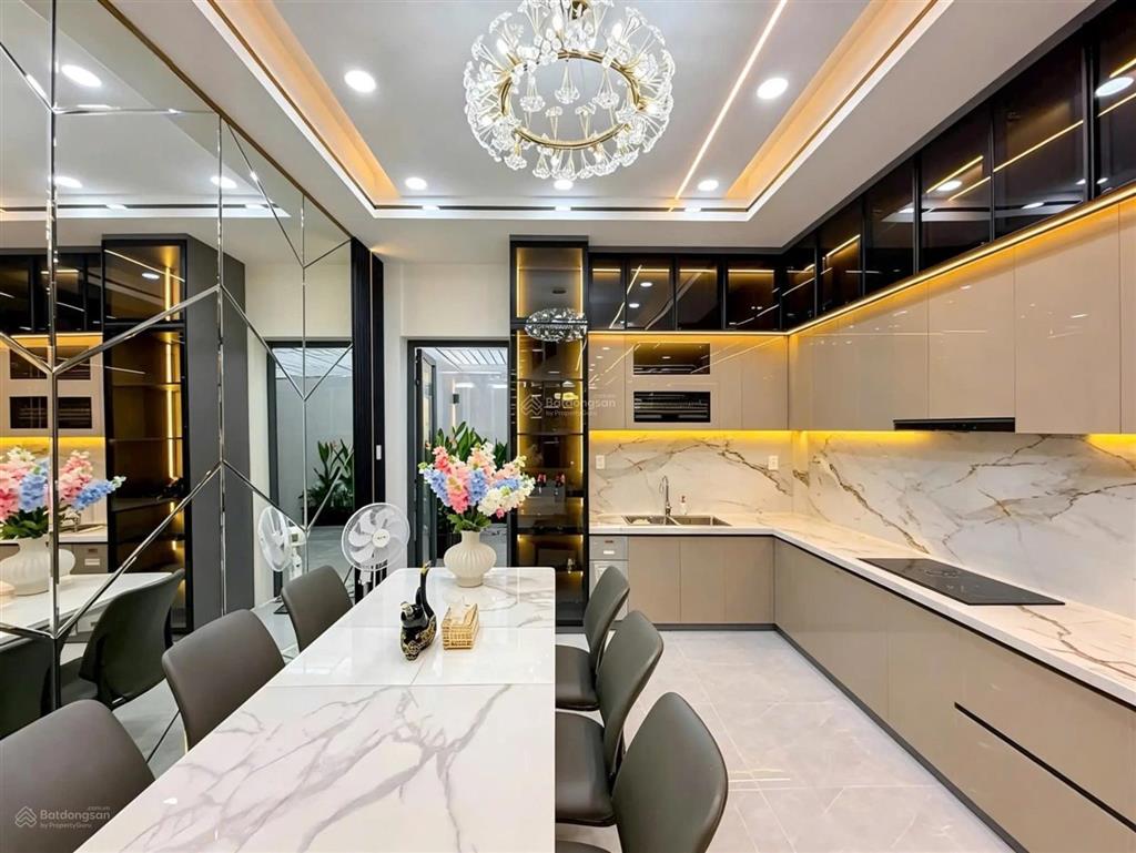 Nhà 4 tầng 117m2, 14,5 tỷ hẻm 8m chuyên dùng 9 thông qua huỳnh tấn phát, quận 7