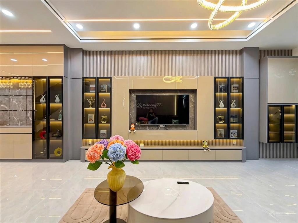 Nhà 4 tầng 117m2, 14,5 tỷ hẻm 8m chuyên dùng 9 thông qua huỳnh tấn phát, quận 7