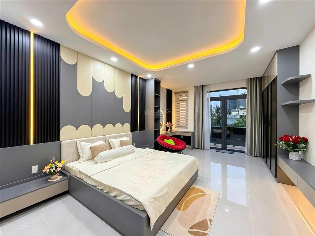 Nhà 4 tầng 117m2, 14,5 tỷ hẻm 8m chuyên dùng 9 thông qua huỳnh tấn phát, quận 7