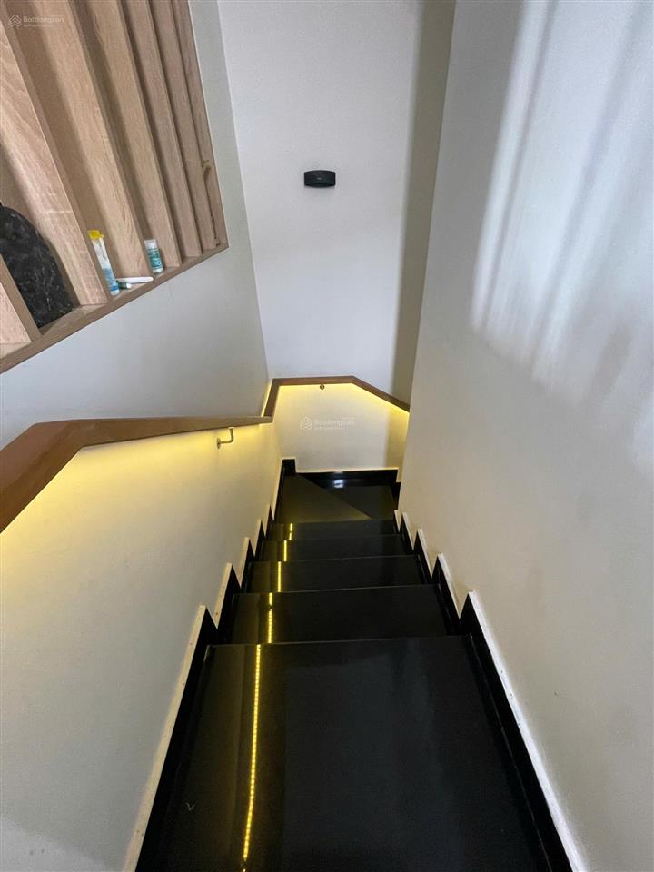 Chủ cần tiền bán căn nhà phố thang máy 630kg 0902 454 ***