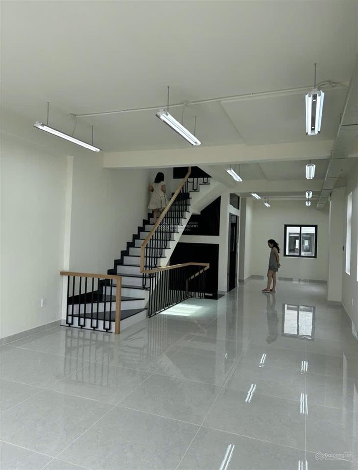 Cho thuê văn phòng mặt tiền song hành lakeview