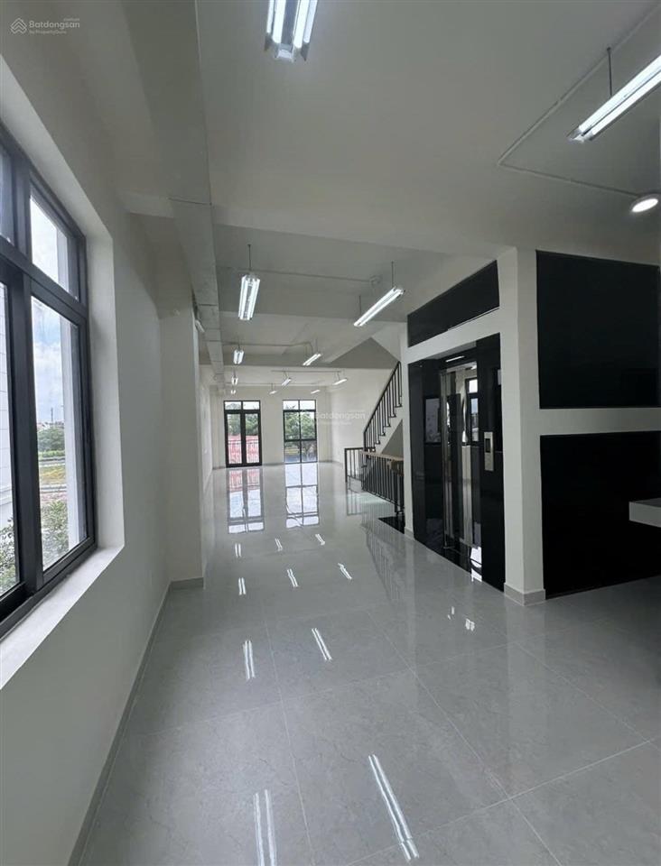 Cho thuê văn phòng mặt tiền song hành lakeview