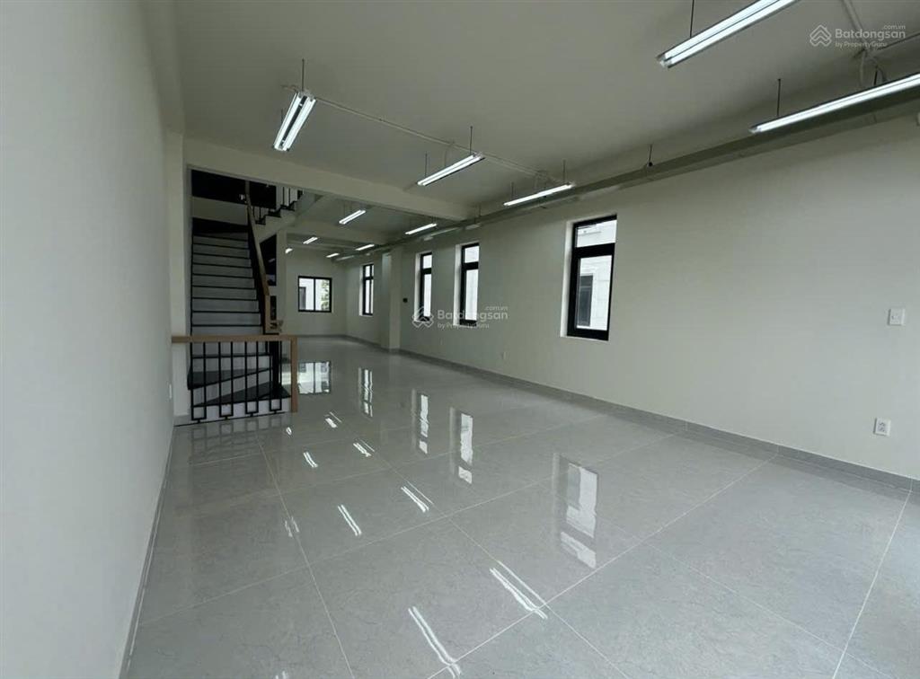 Cho thuê văn phòng mặt tiền song hành lakeview