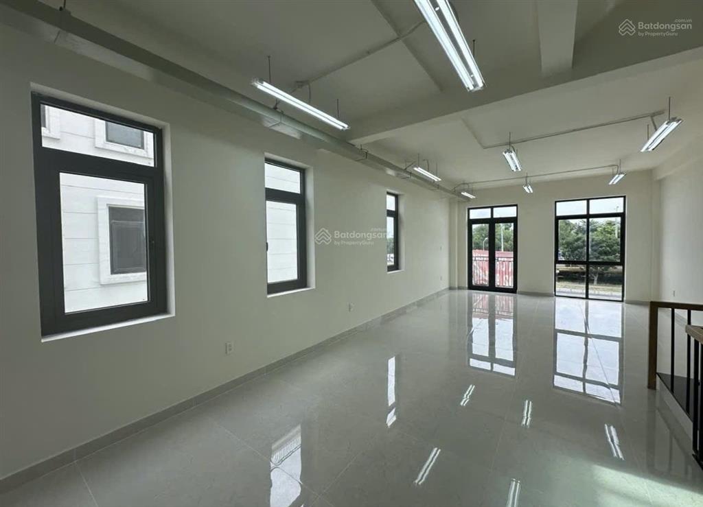 Cho thuê văn phòng mặt tiền song hành lakeview