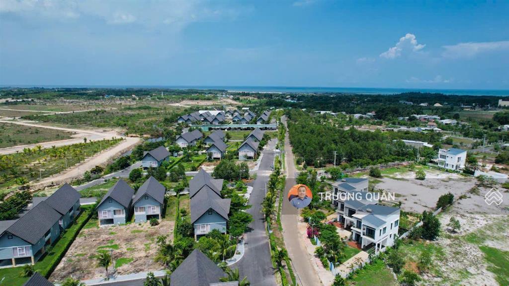 Bán khu nghỉ dưỡng 4.000m2 bình châu 0902 454 *** sẵn 3 villa gần biển