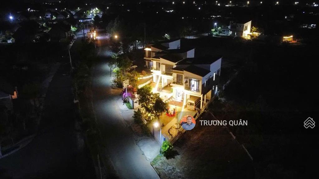 Bán khu nghỉ dưỡng 4.000m2 bình châu 0902 454 *** sẵn 3 villa gần biển