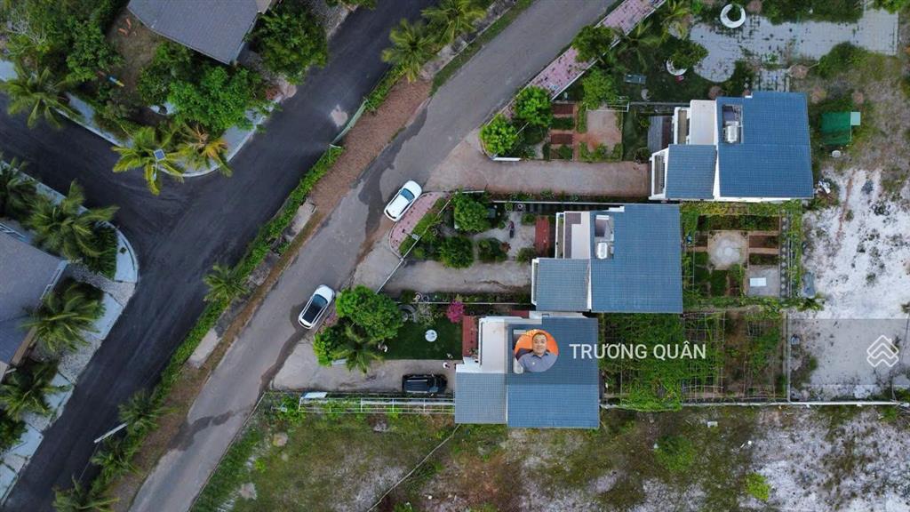 Bán khu nghỉ dưỡng 4.000m2 bình châu 0902 454 *** sẵn 3 villa gần biển