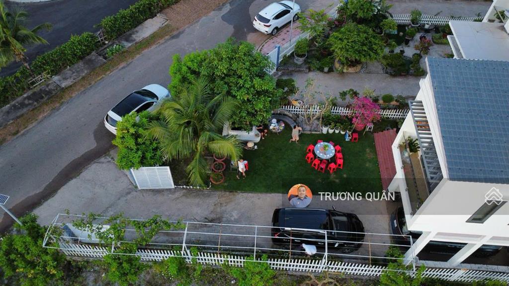 Bán khu nghỉ dưỡng 4.000m2 bình châu 0902 454 *** sẵn 3 villa gần biển