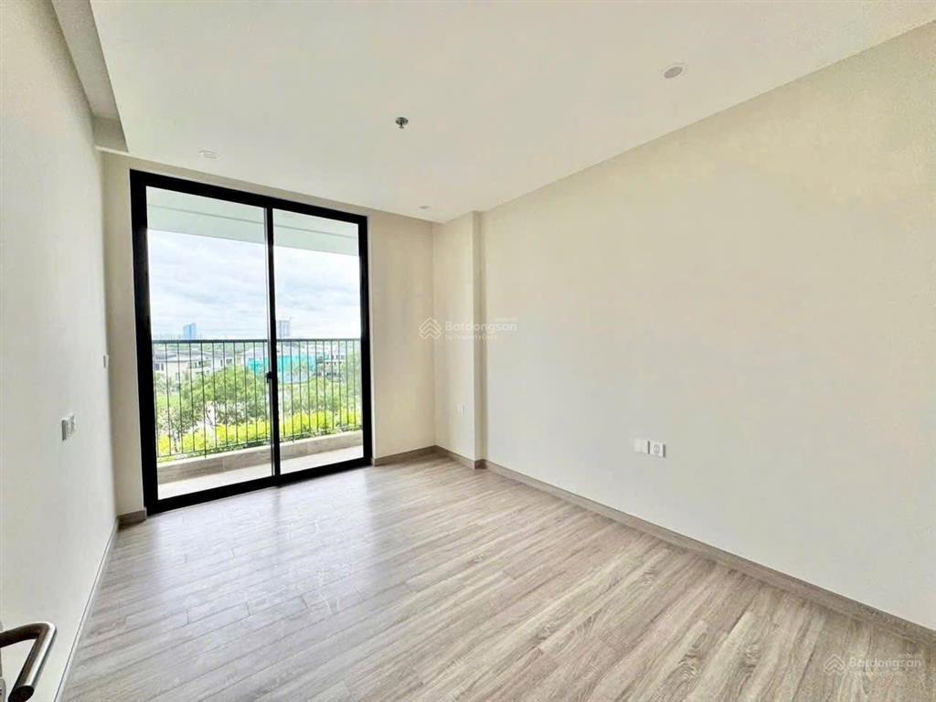 Bán căn hộ sky forest ecopark 61m 2pn view biệt thự đảo 4,5 tỷ bao phí  0946 393 *** ngọc tân