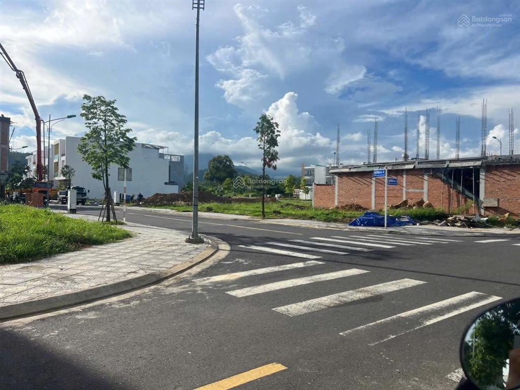 Bán lô đất đẹp kđt nam vĩnh hải 103,8m2 ngang 5m  giá 37 triệu/m2