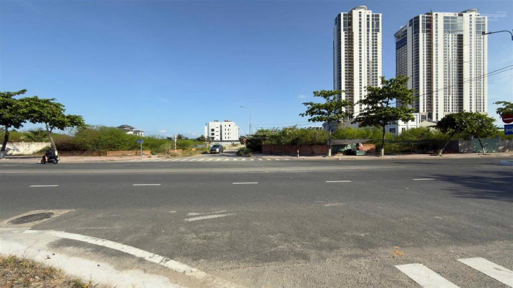 Bán đất lô góc biệt thự phạm văn đồng + trần đăng kđt mới vĩnh hoà, nha trang 306,2m giá 75tr/m