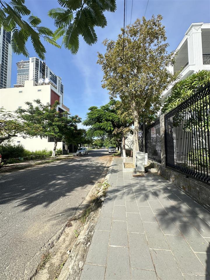 Giá tốt nền biệt thự đường huỳnh văn nghệ, vĩnh hoà, nha trang  281,4m² ngang 10m  giá 49 tr/m2