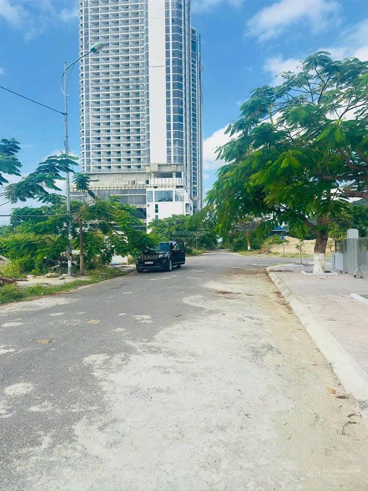 Bán lô biệt thự đường xuân thuỷ, kđt vĩnh hoà, nha trang  303m2 ngang 10m  giá chỉ 43 triệu/m2